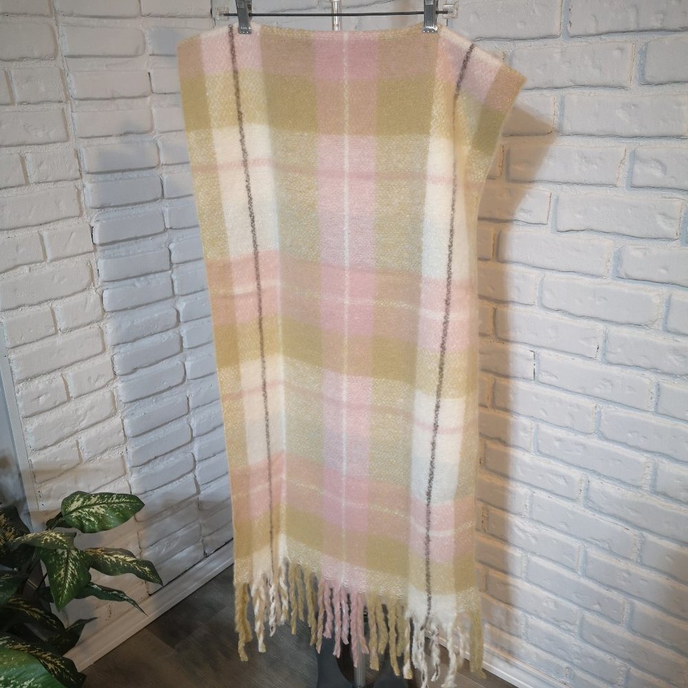 NWT Ricki's Ladies Fringed Blanket Scarf